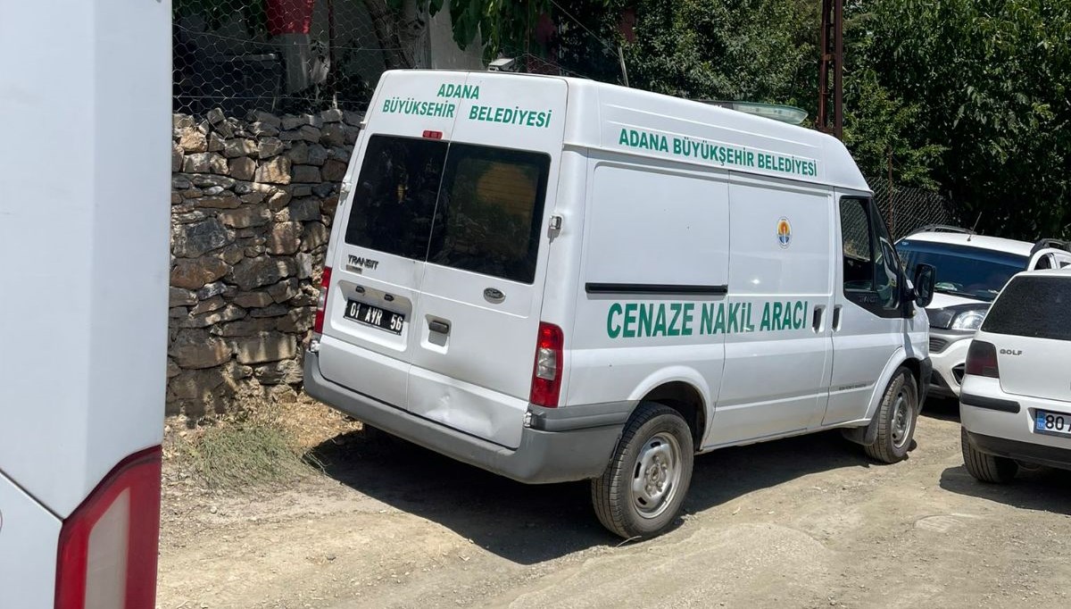 15 yaşındaki çocuk dehşet saçtı: Önce bıçaklayıp öldürdü, sonra ateşe verip kaçtı 15 yaşındaki çocuk dehşet saçtı: Önce bıçaklayıp öldürdü, sonra ateşe verip kaçtı