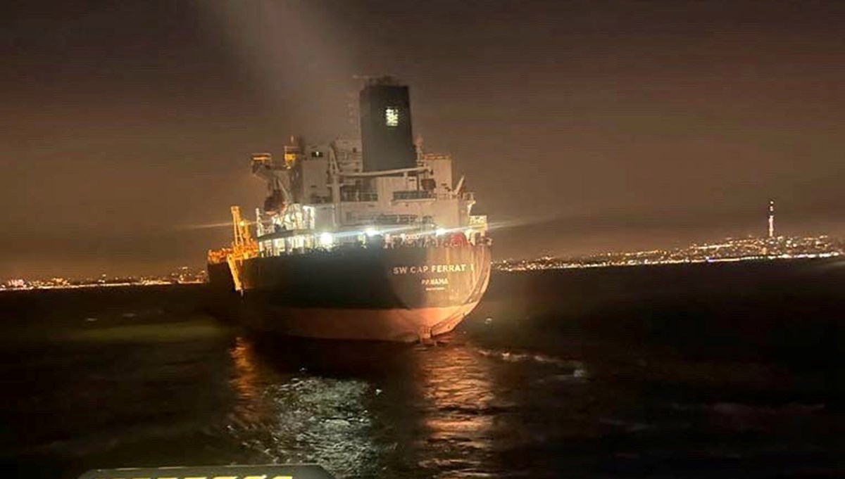 Kadıköy önlerinde arızalanan tanker kurtarıldı