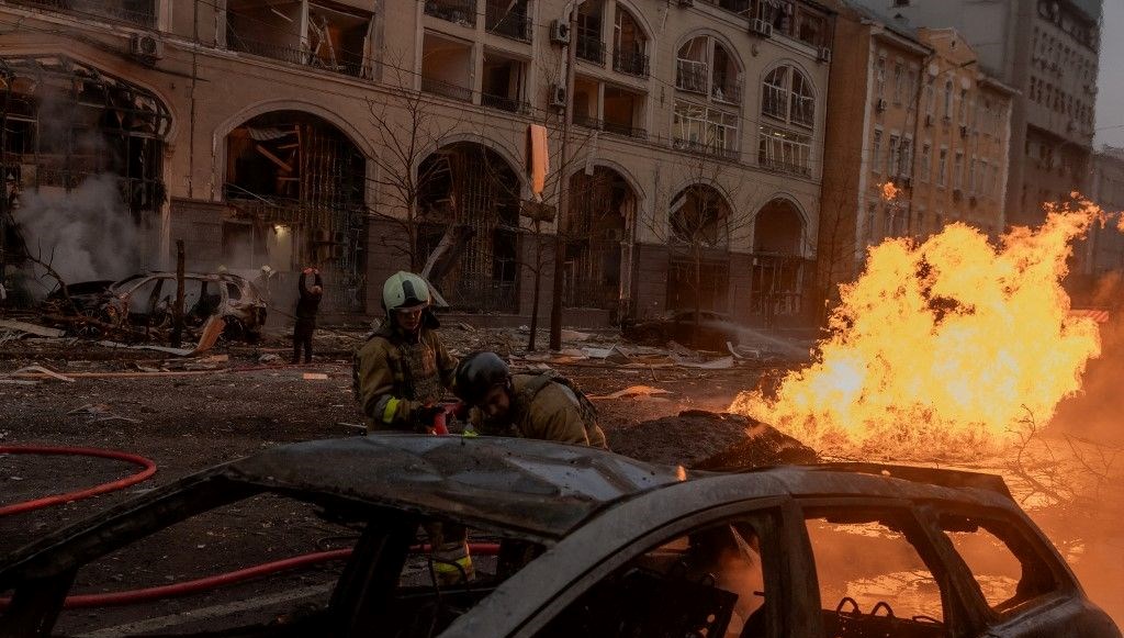 Rusya Kiev'e bomba yağdırdı: Fotoğraflar saldırının boyutunu ortaya koydu