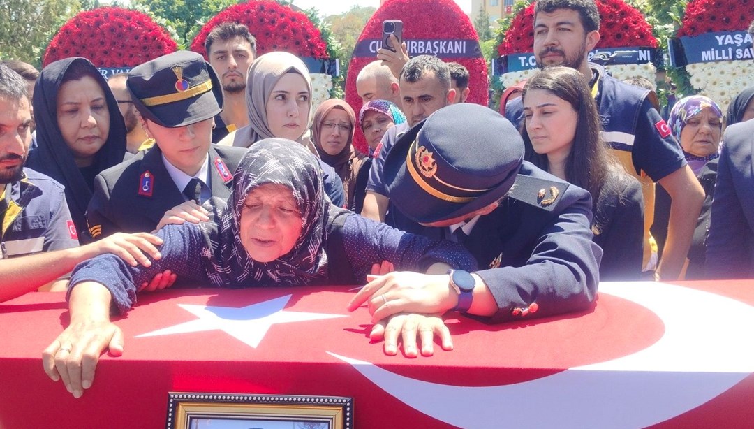 Pençe-Kilit şehidine veda: Annesi sedye ile getirildi