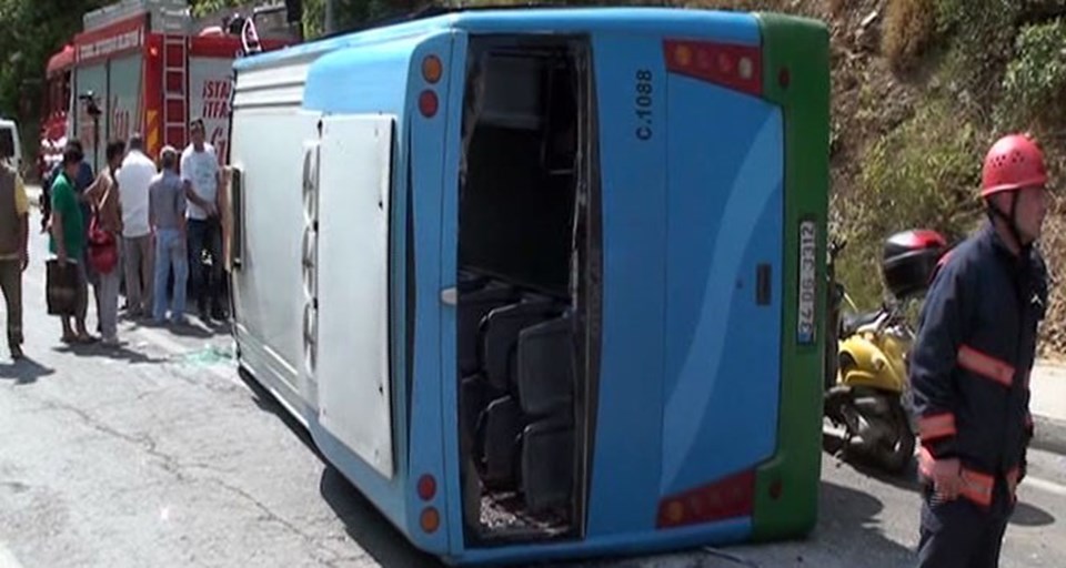Beykoz'da özel halk otobüsü devrildi - 1