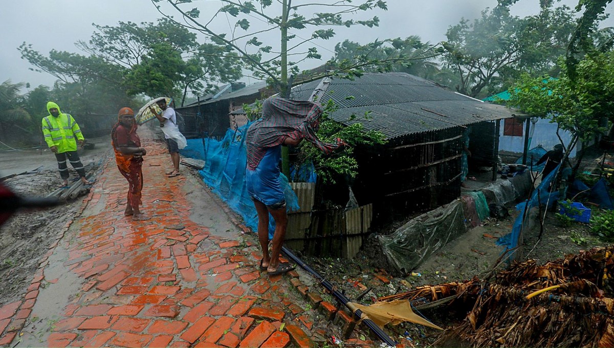 Hindistan ve Bangladeş’i Remal Tropikal Kasırgası vurdu: 16 ölü