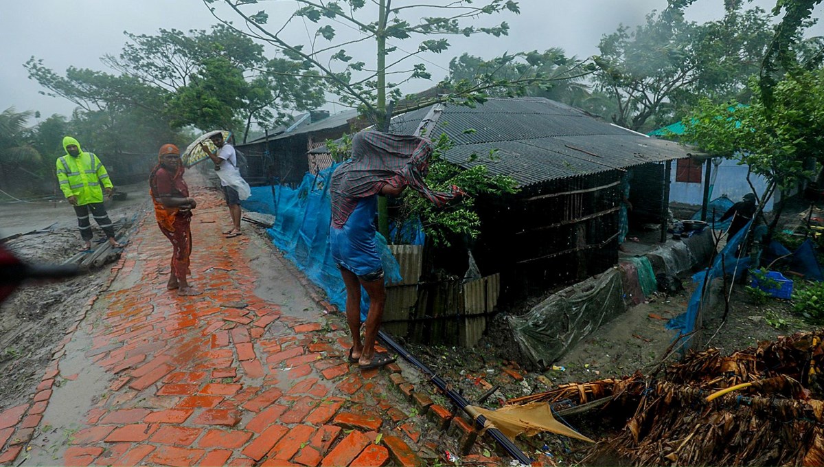 Hindistan ve Bangladeş’i Remal Tropikal Kasırgası vurdu: 16 ölü Hindistan ve Bangladeş’i Remal Tropikal Kasırgası vurdu: 16 ölü