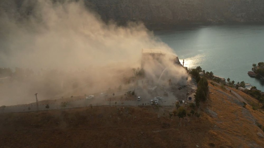 Şanlıurfa'daki''ucube'' otel 23 saniyede yıkıldı - 3