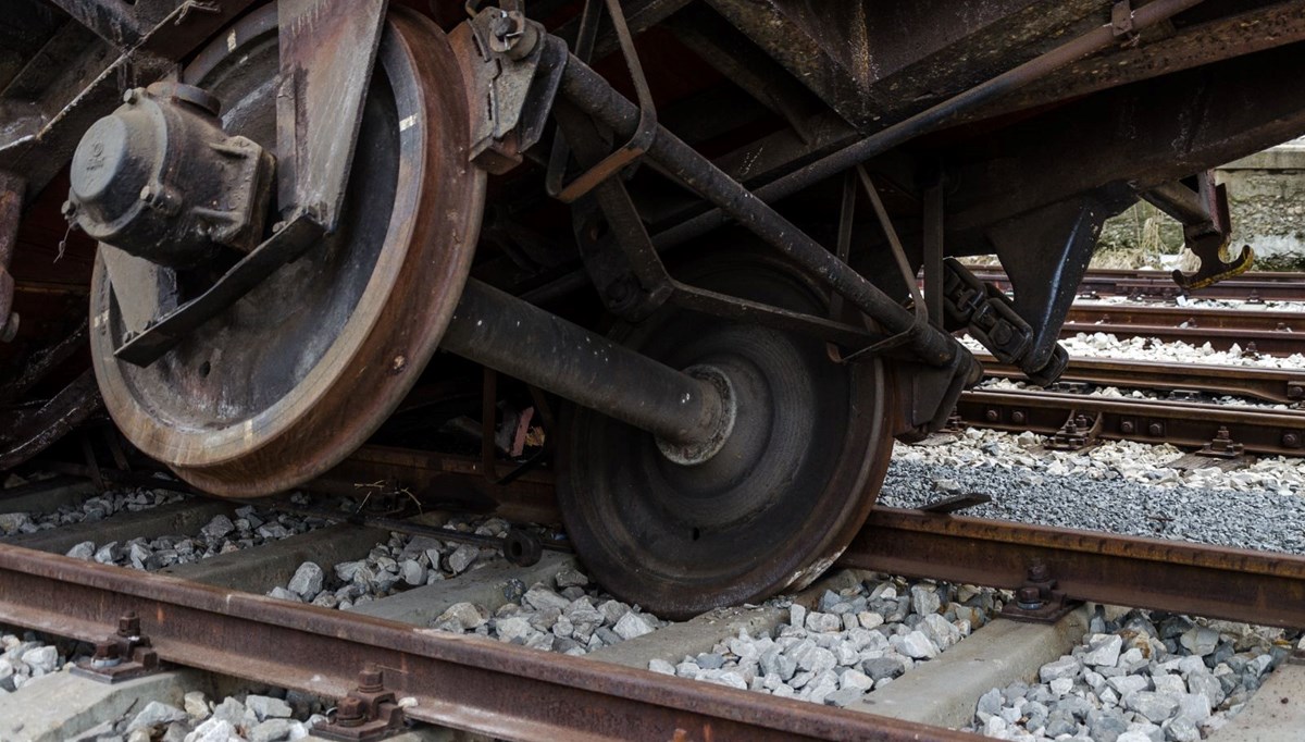 Pakistan’da tren vagonları raydan çıktı