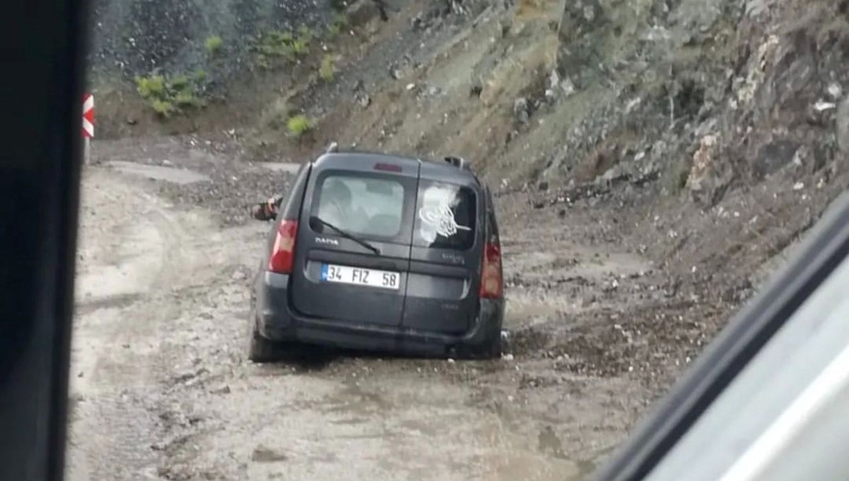 Sivas'ta sağanak sonrası toprak kayması