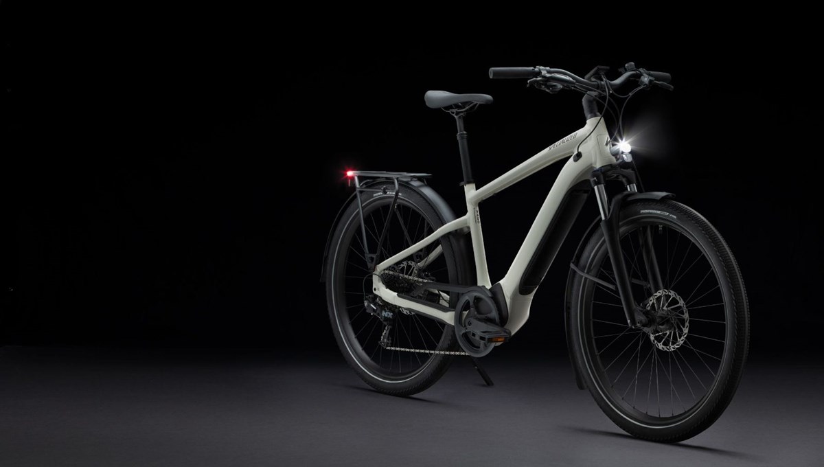 Trafiği radarlarla takip eden elektrikli bisiklet