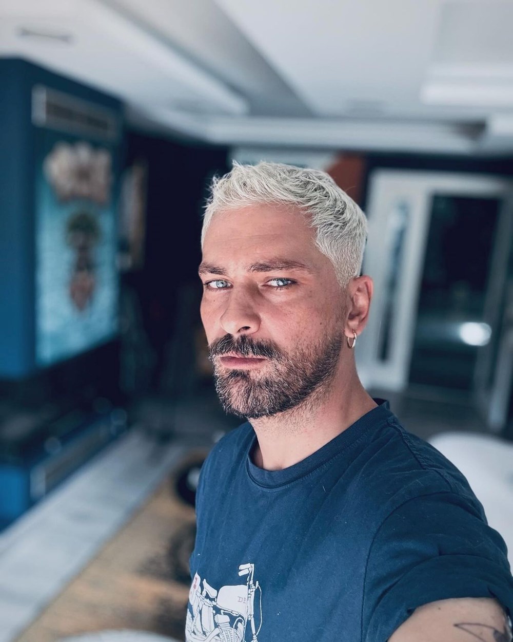 Mert Demir'in Yeni İmajı Sosyal Medyayı Salladı: Değişime Yorum Yağmuru! 127