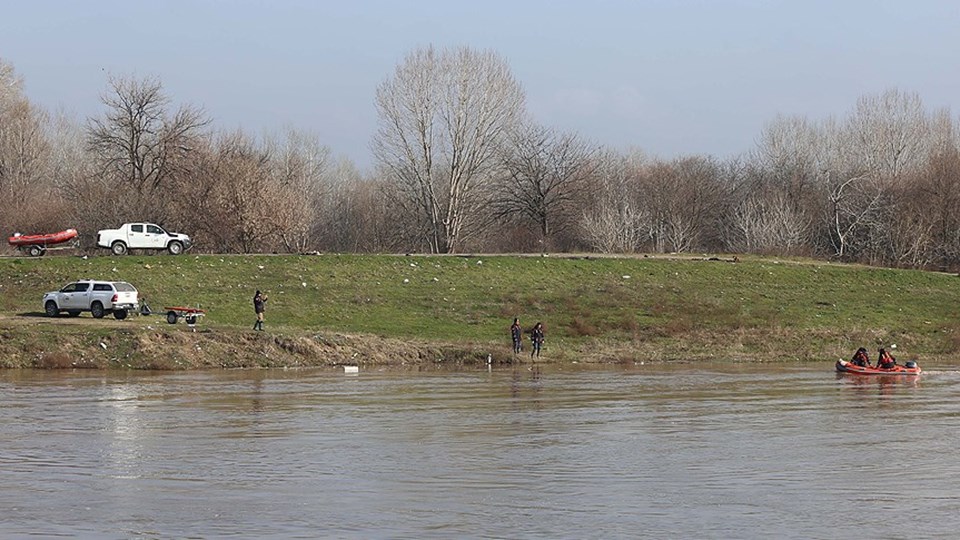 Kaçakları taşıyan bot Meriç Nehri'nde alabora oldu: 3 ölü - 2