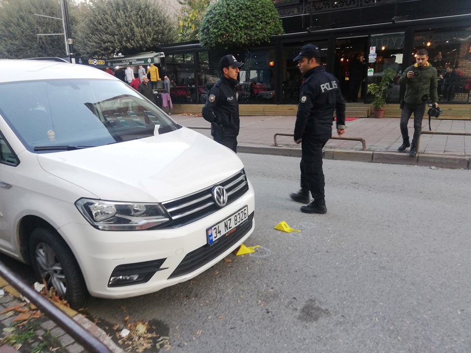 İstanbul'da cadde ortasında cinayet: Eniştesini öldürüp başında bekledi - 1