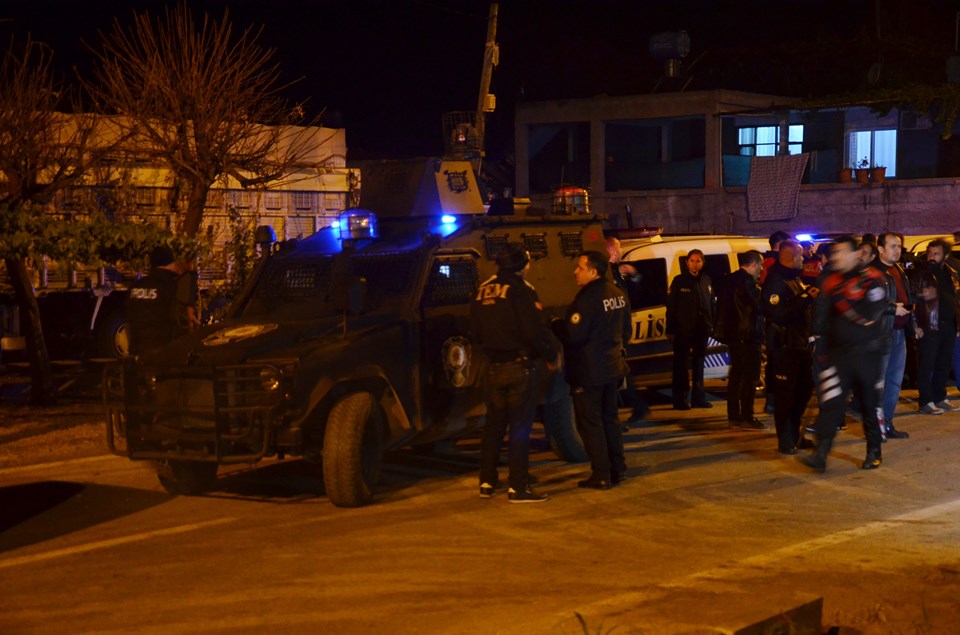 Adana’da polise taşlı ve sopalı saldırı: 7 gözaltı - 2