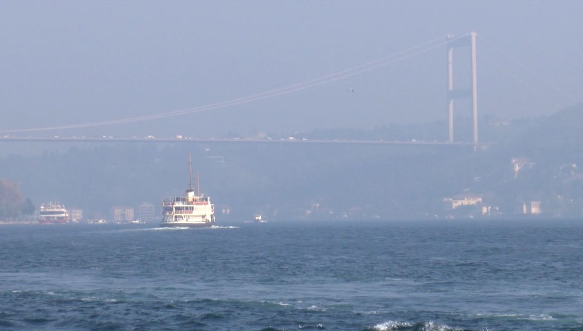 İstanbul Boğazı sis altında