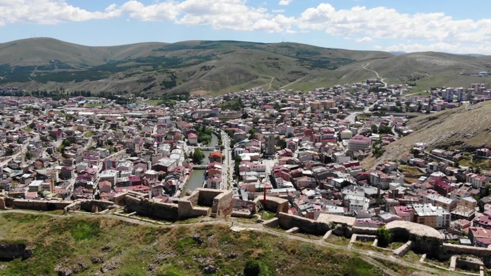 Bayburt Kalesi'nde tarihi kalıntı ve eserlere ulaşıldı - 8
