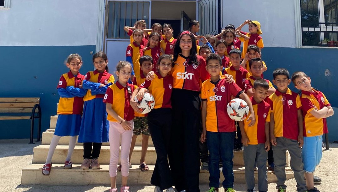Galatasaray'ın yıldızından anlamlı hareket: Hediye notunda yazanlar ise duygulandırdı