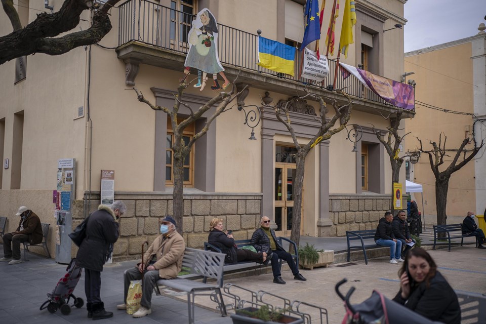 İspanya, Ukraynalı mültecilere aylık 400 euro yardımda bulunacağını açıkladı - 1