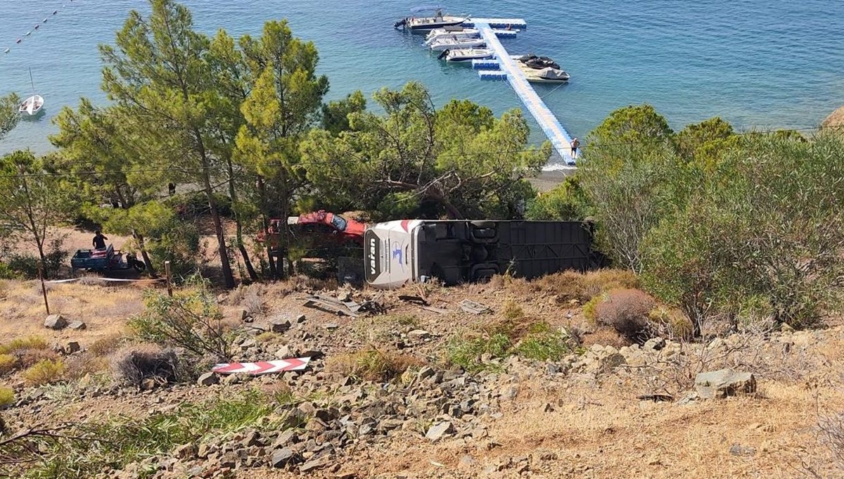 Datça yolunda feci kaza: Yolcu otobüsü uçurumdan yuvarlandı Datça yolunda feci kaza: Yolcu otobüsü uçurumdan yuvarlandı