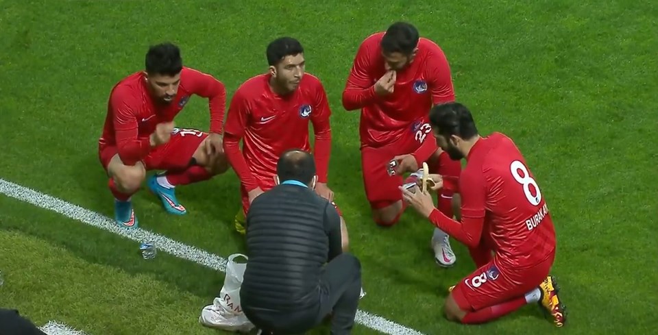 Maçtaki sakatlık sırasında futbolcular oruçlarını açtılar (GZT Giresunspor-Ankara Keçiörengücü maçı) - 1