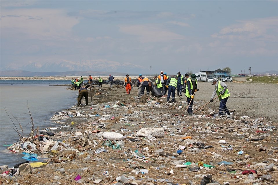 100 kişilik ekip Van Gölü sahilinde 110 ton çöp topladı - 3