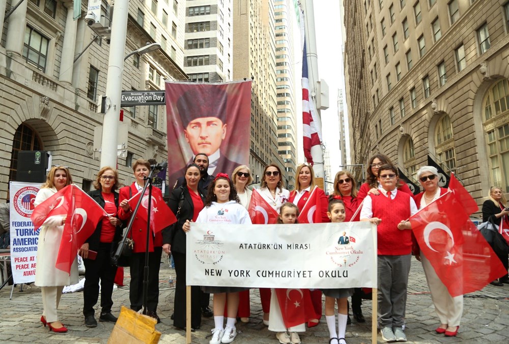 New York'ta Türk günü yürüyüşü