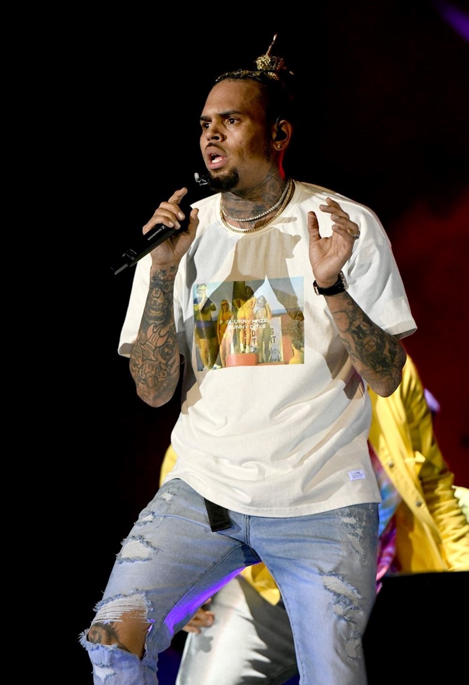 Şarkıcı Chris Brown hakkındaki suçlamaları reddetti - 1