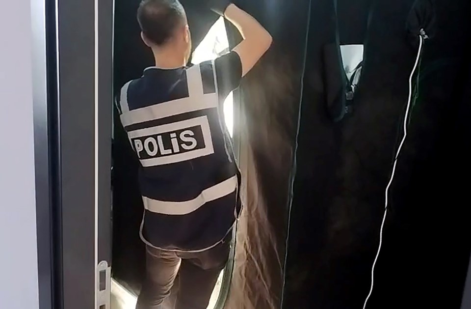 Geçen hafta cezaevine girmişti: Evinden kenevir serası çıktı - 1