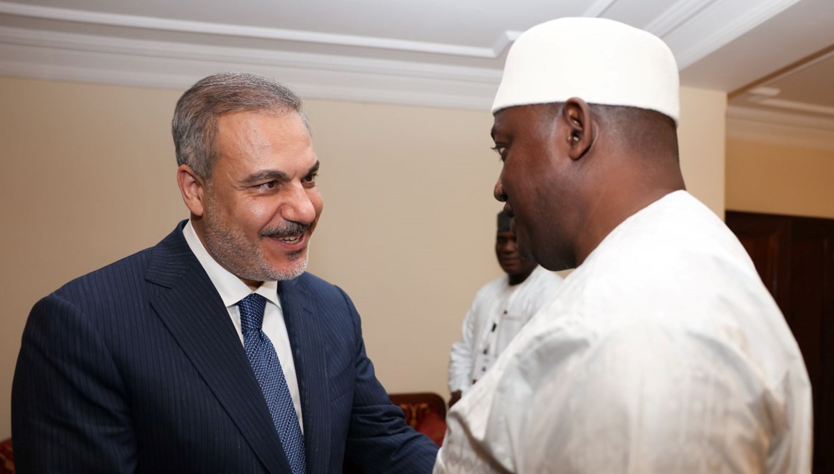 İslam İşbirliği Teşkilatı Zirvesi: Bakan Fidan, Gambiya lideri Barrow ile bir araya geldi