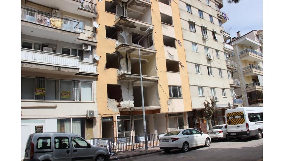 Beş yıldır yıkılmayı bekliyor, mahalleli tedirgin