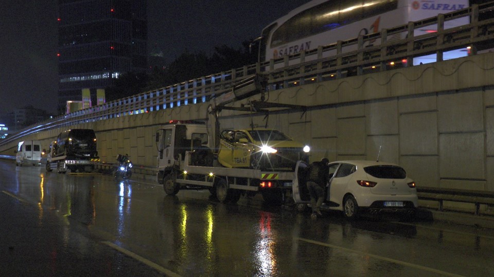Kadıköy’de zincirleme trafik kazası: 4 yaralı - 1