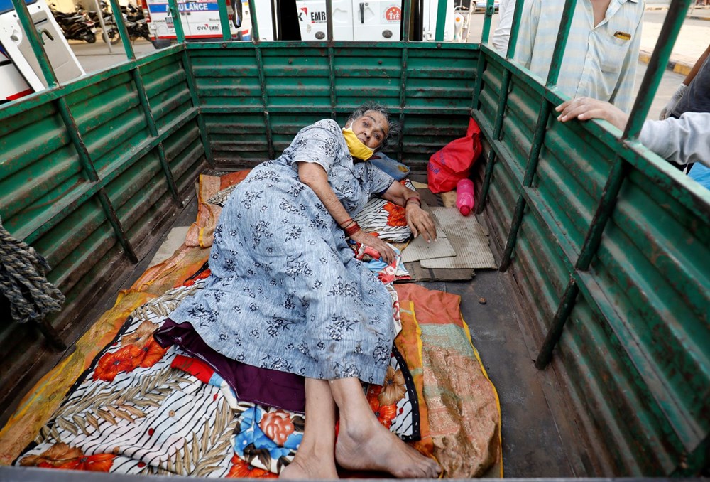 Hindistan'daki ölümcül Covid-19 salgınında son durum: Halk oksijensizlikten ölürken, zenginler özel jetlerle yurt dışına kaçıyor - 2