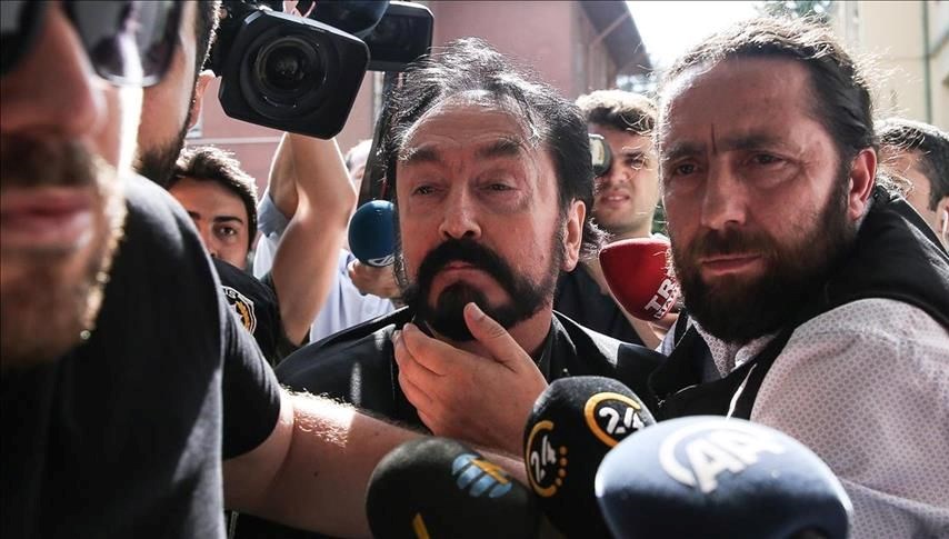 Adnan Oktar'a kara paradan beraat