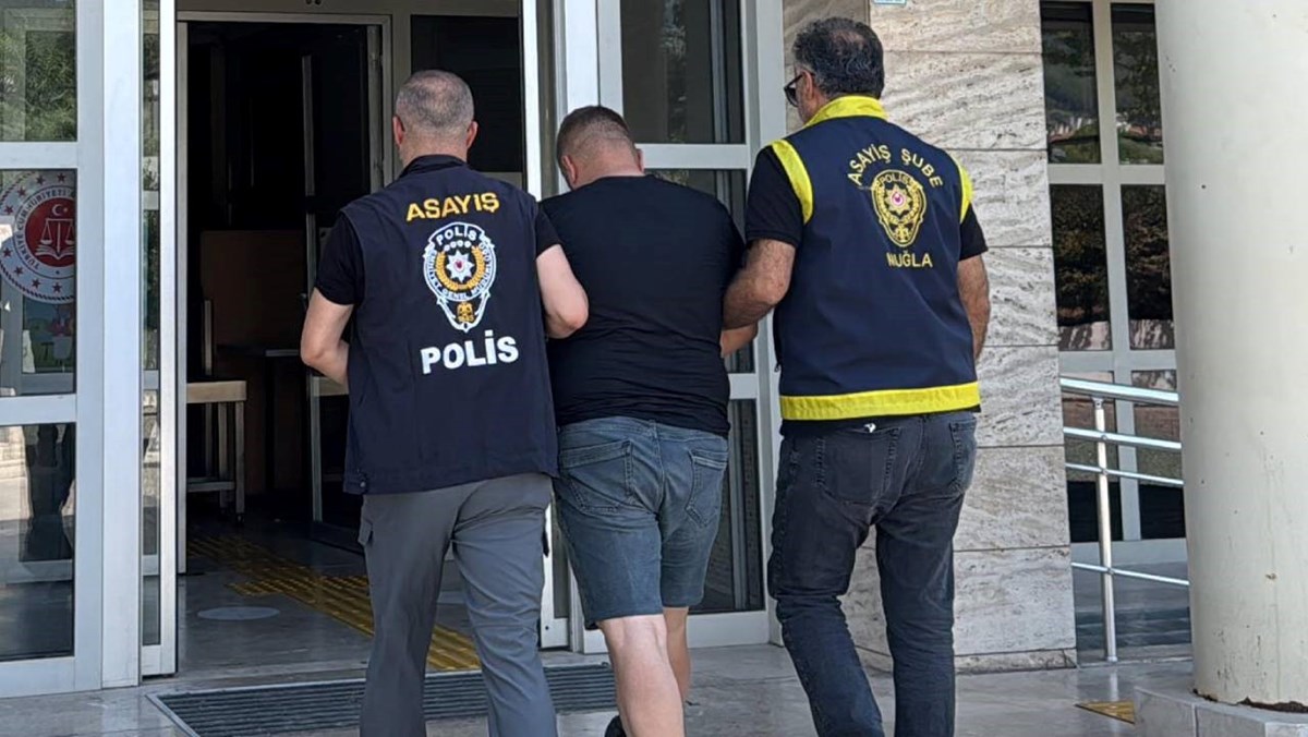 Polis ekipleri tarafından yakalanan O.A. Polis ekipleri tarafından yakalanan O.A.