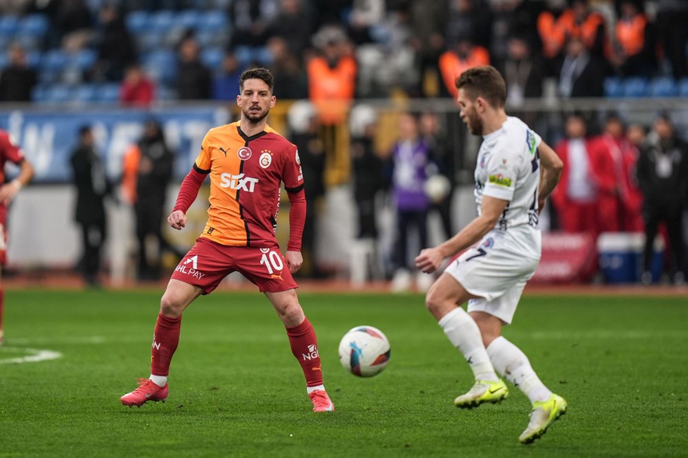 Galatasaray'ın yeni transferine ve Okan Buruk'a ağır eleştiri: