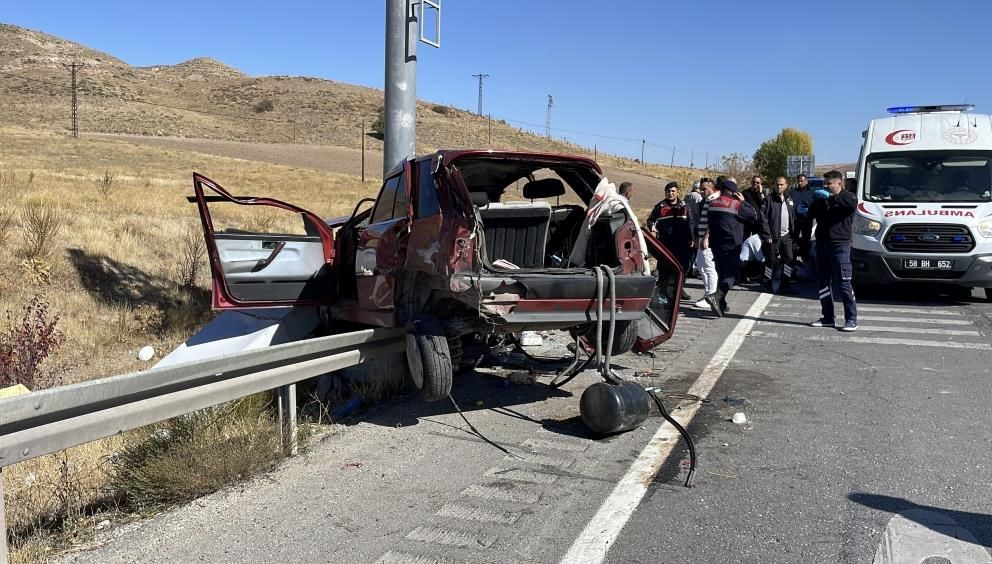 Sivas'ta feci kaza: 10 yaralı