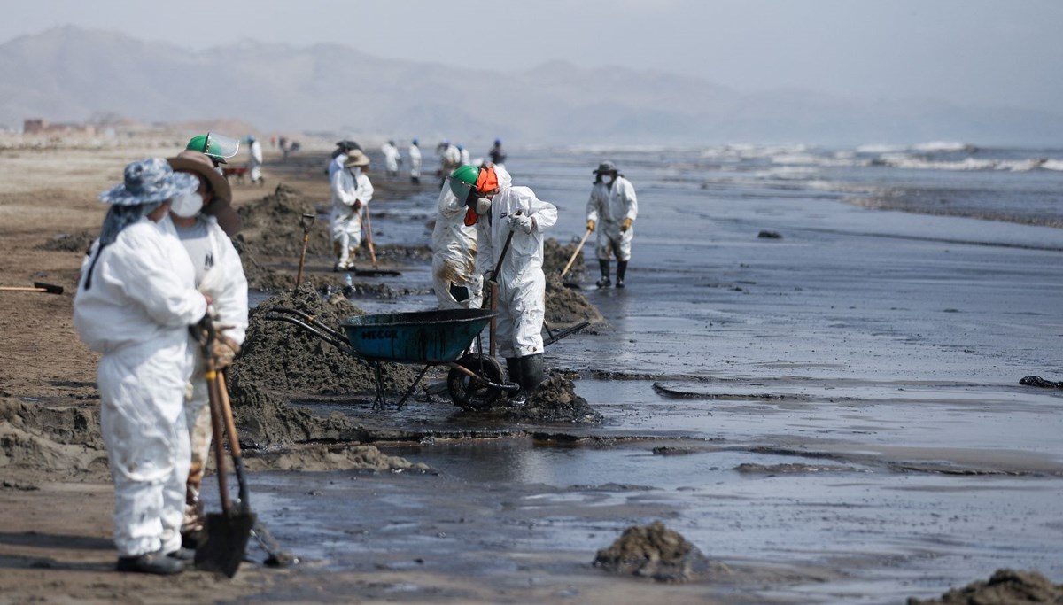 Peru'da petrol sızıntısı deniz canlılarını tehdit ediyor
