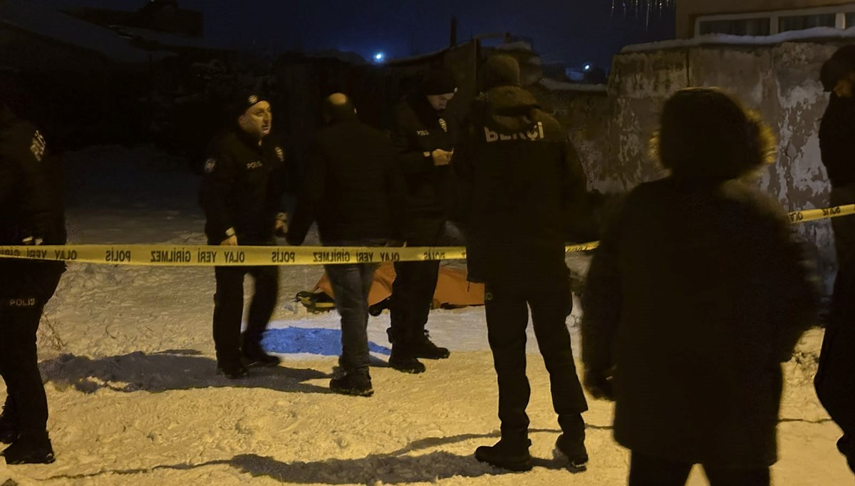 Erzurum'da bir kişi evinin bulunduğu sokakta ölü bulundu Erzurum'da bir kişi evinin bulunduğu sokakta ölü bulundu