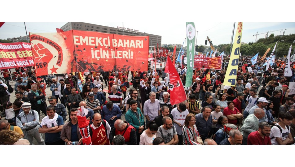 İstanbul'da 1 Mayıs coşkusu (Taksim'e gitmek isteyenlere müdahale)