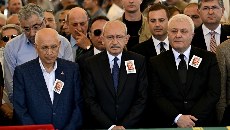 Kılıçdaroğlu, CHP İzmir Milletvekili Özkan'ın annesinin cenazesine katıldı