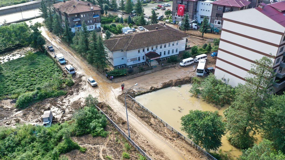 Rize’de sel ve heyelan afetinin hasarı gün ağarınca ortaya çıktı - 31