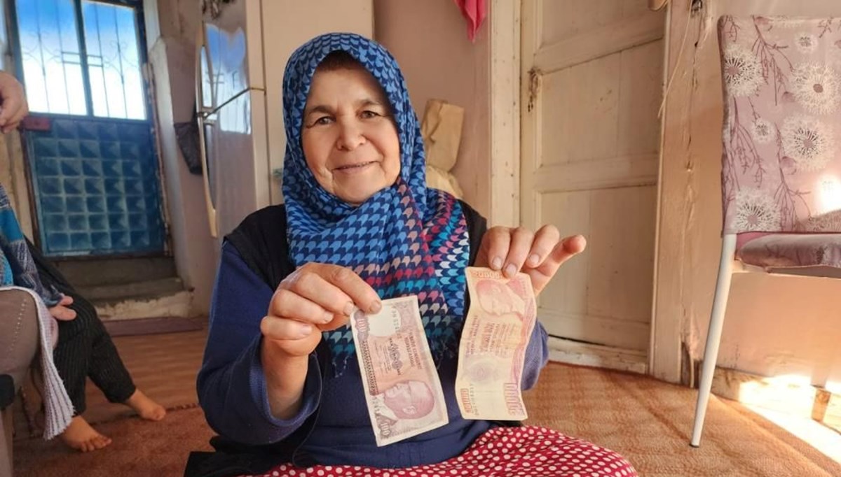 Ahırda sakladığı paraları 36 yıl sonra buldu Ahırda sakladığı paraları 36 yıl sonra buldu