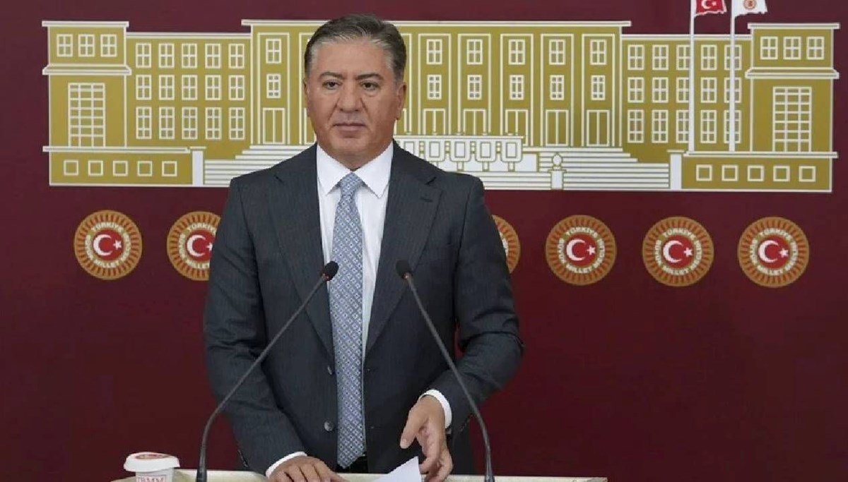 CHP'li Emir sahneden düştü