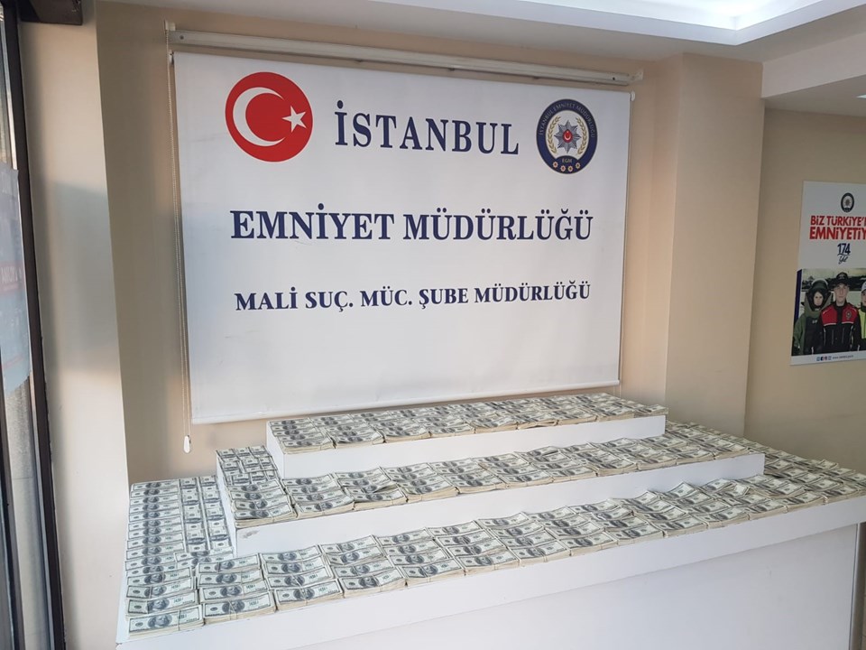 İstanbul'da sahte 1 milyon 300 bin dolar ele geçirildi - 1