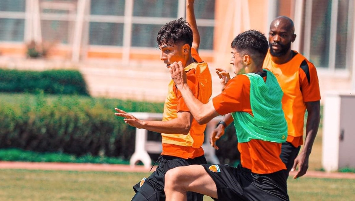 Kayserispor İzmir’de kampa girdi Kayserispor İzmir’de kampa girdi