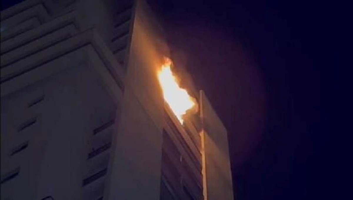 Diyarbakır'da 25 katlı binada yangın: 1 kişi hayatını kaybetti
