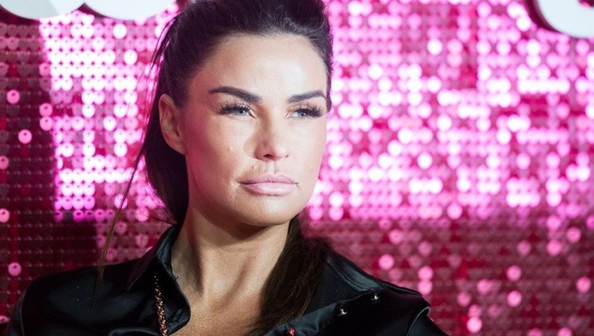 Şarkıcı Katie Price'a evinde saldırı
