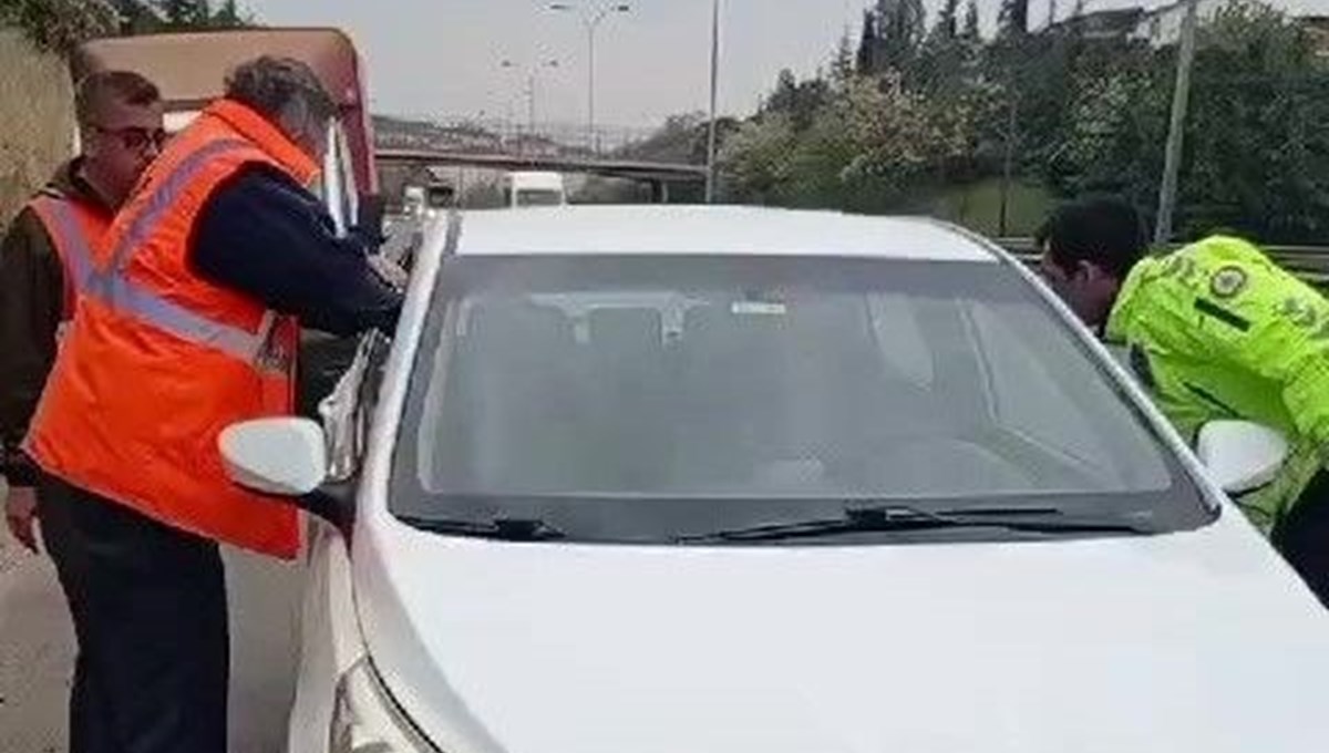 Otomobilin içinde hareketsiz yatan kişi, polisi alarma geçirdi: İnceleme başlatıldı