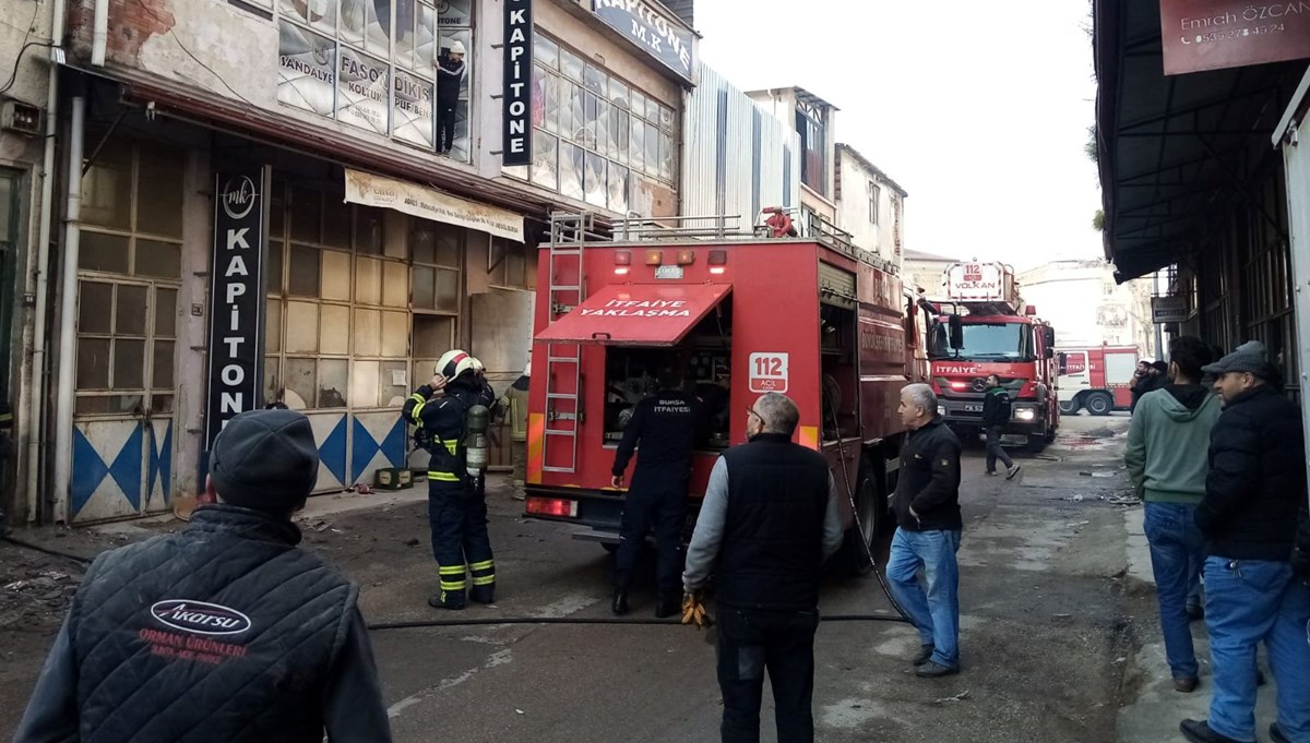 Bursa'da mobilya imalathanesinde yangın