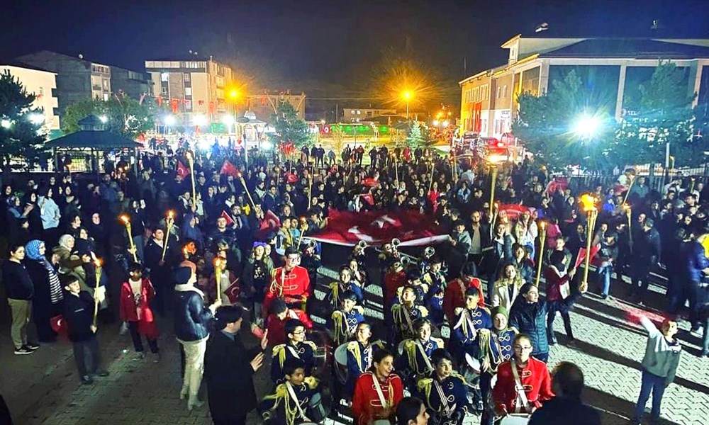 Cumhuriyet'in 100. yılı fener alayı yürüyüşleriyle kutlandı - 10