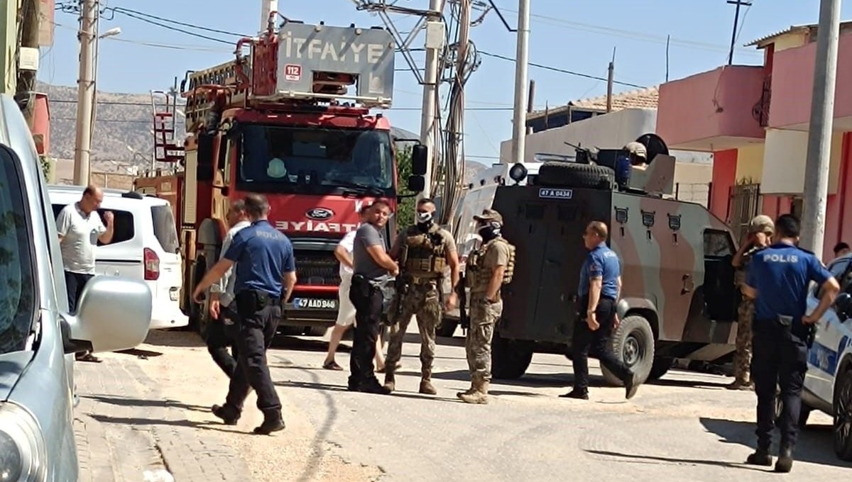 Mardin'de rehine krizi: Üç saatte ikna edilebildi Mardin'de rehine krizi: Üç saatte ikna edilebildi