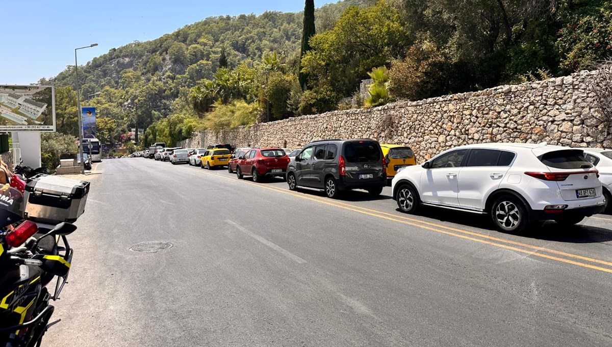 Muğla'da kilometrelerce tatilci kuyruğu