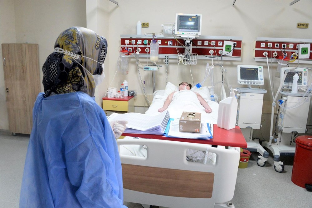 Yoğun bakım kapısında 10 yıldır çocuğunu bekliyor: Beni hissediyor, mutlu oluyor - 6